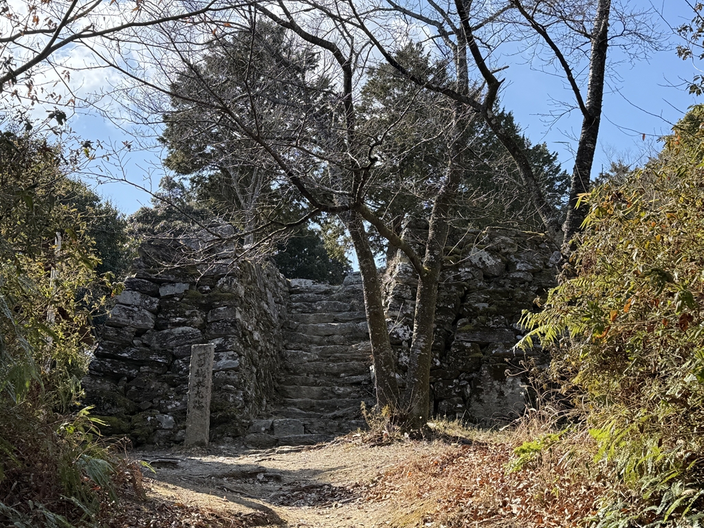 一宮城登城口